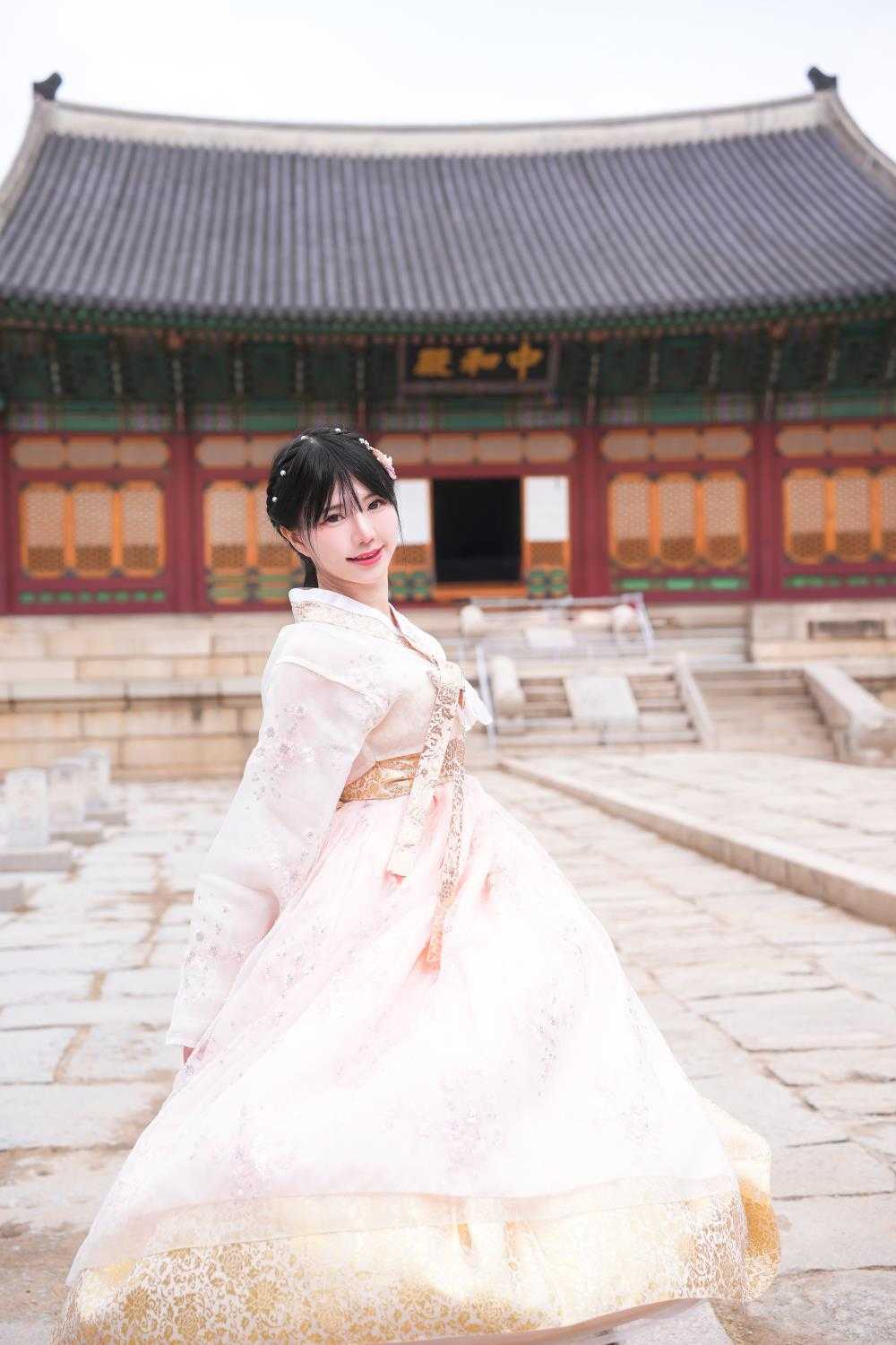 Sally Dorasnow – 2025 New Year Hanbok [20P/302M]（）1
